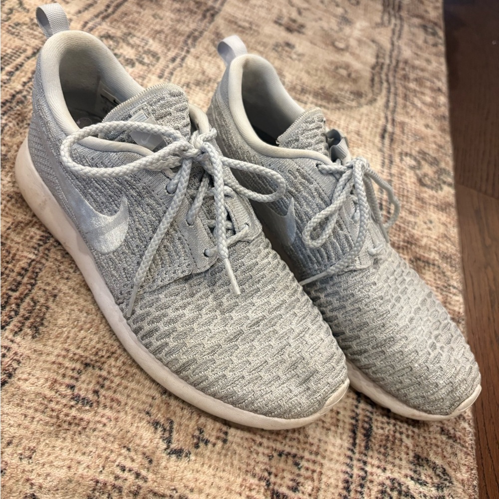 Women’s Light Gray Knit Running Shoes